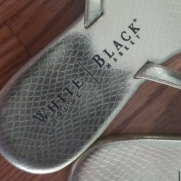 White House black market gold sandals 8 - Picture 3 of 4